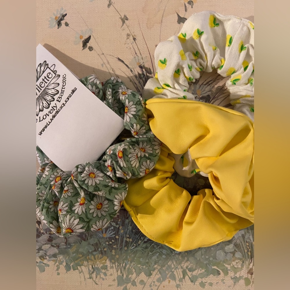 🌻NWT ALL 3 pcs. Chunky Hair Scrunches/Ponytails- 2 Flowery🌸1 Solid Yellow🌿BOP - Picture 8 of 16